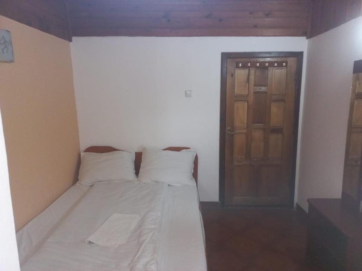 Double Room With Private Bathroom By Osteria Constantino 特尔戈维什泰 外观 照片