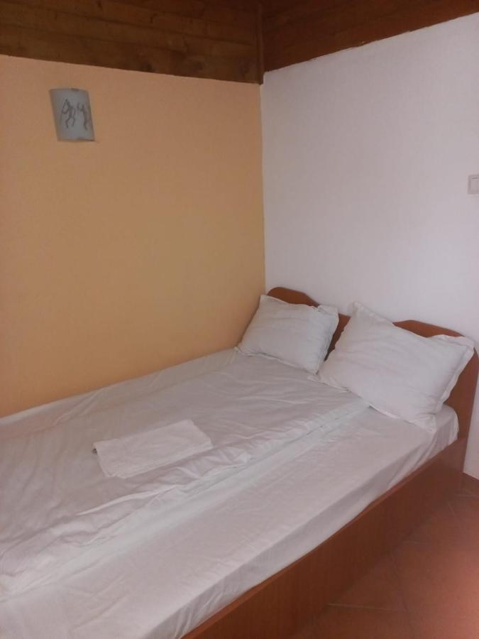 Double Room With Private Bathroom By Osteria Constantino 特尔戈维什泰 外观 照片