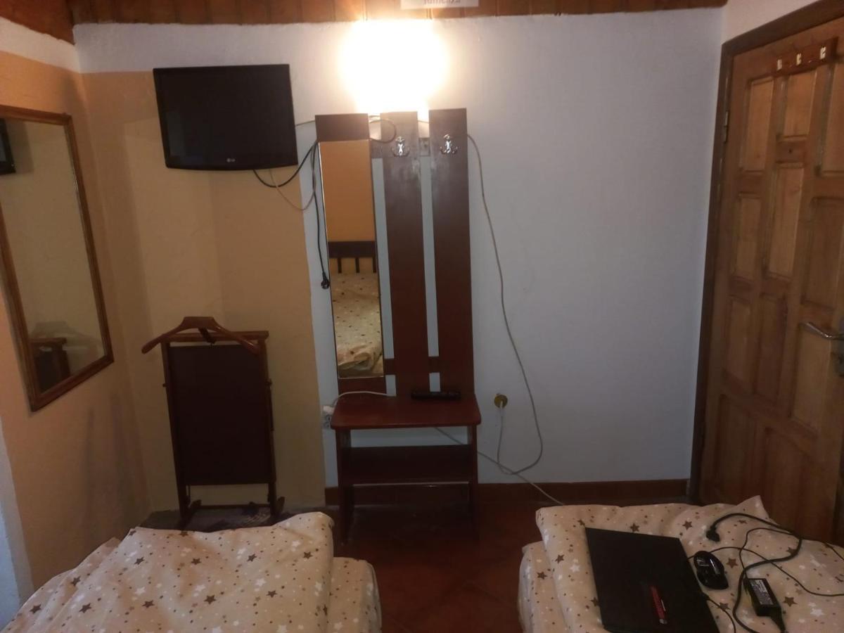 Double Room With Private Bathroom By Osteria Constantino 特尔戈维什泰 外观 照片